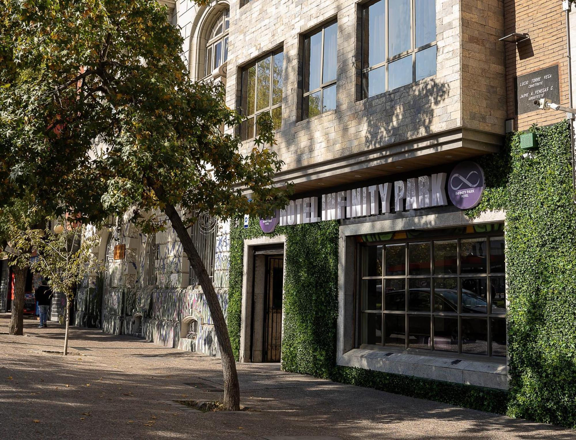 Infinity Park Hotel Santiago Exterior photo